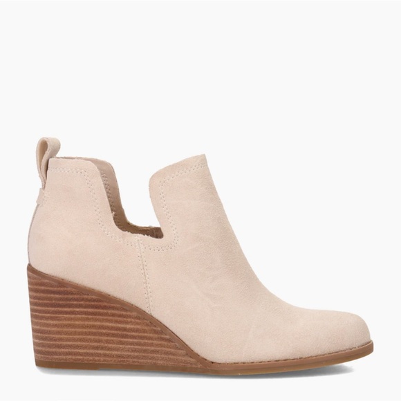 Toms Kallie Bootie in Buck Brown Suede - Picture 1 of 10